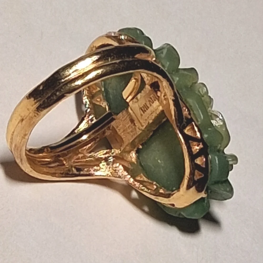 * Vintage Crown Trifari Big Green Faux Jade Flower Gold Tone Ring